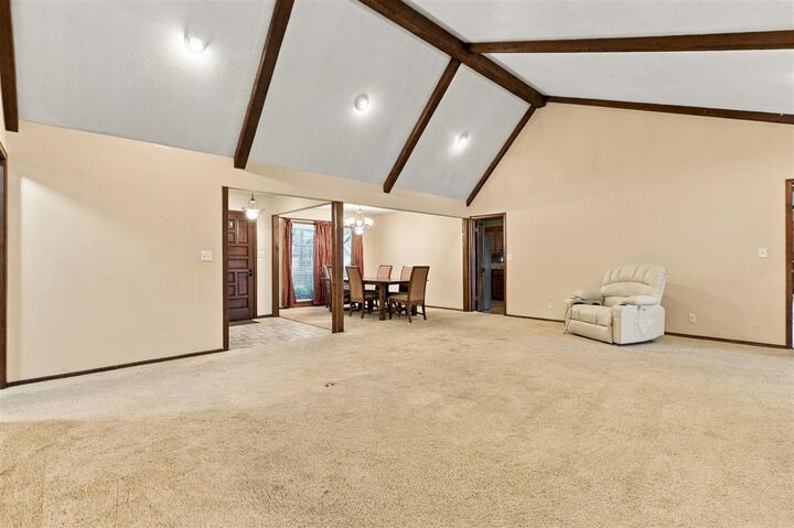 Property Photo: 2210 Kyme Dr OK 74604