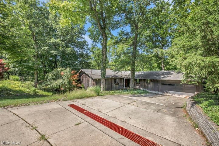 Property Photo: 246 Windward Drive OH 44035