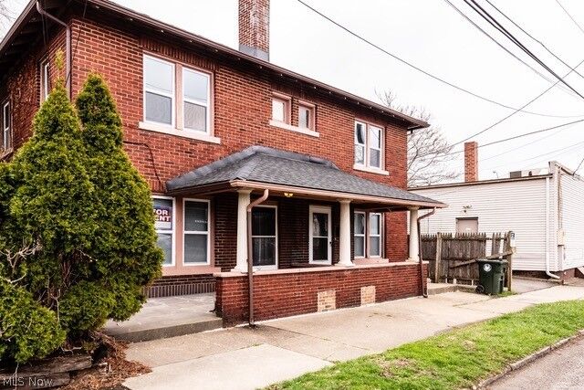 Property Photo:  2241 Tuscarawas Street W  OH 44708 