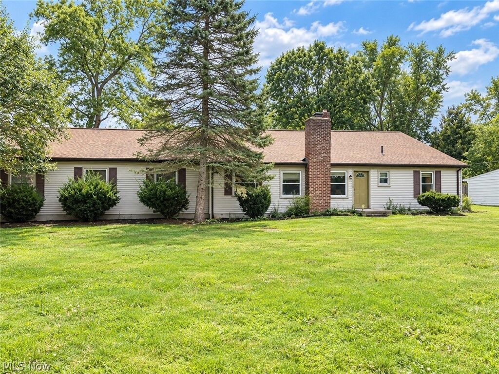 Property Photo: 6907 Elmwood Drive OH 44139