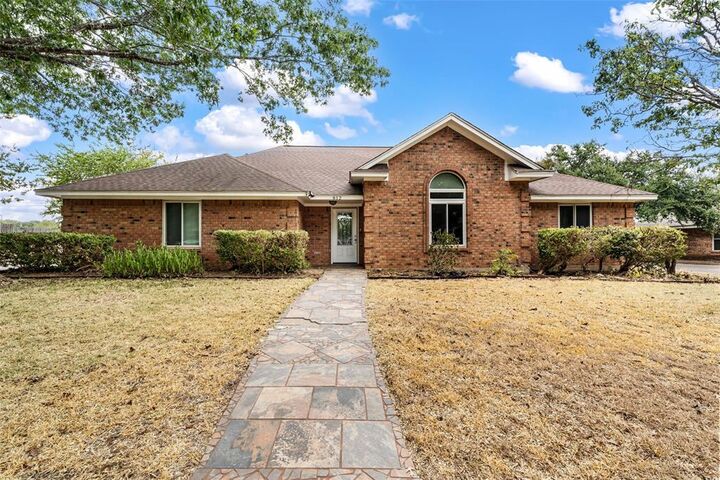 Property Photo: 812 Regina Drive TX 76643