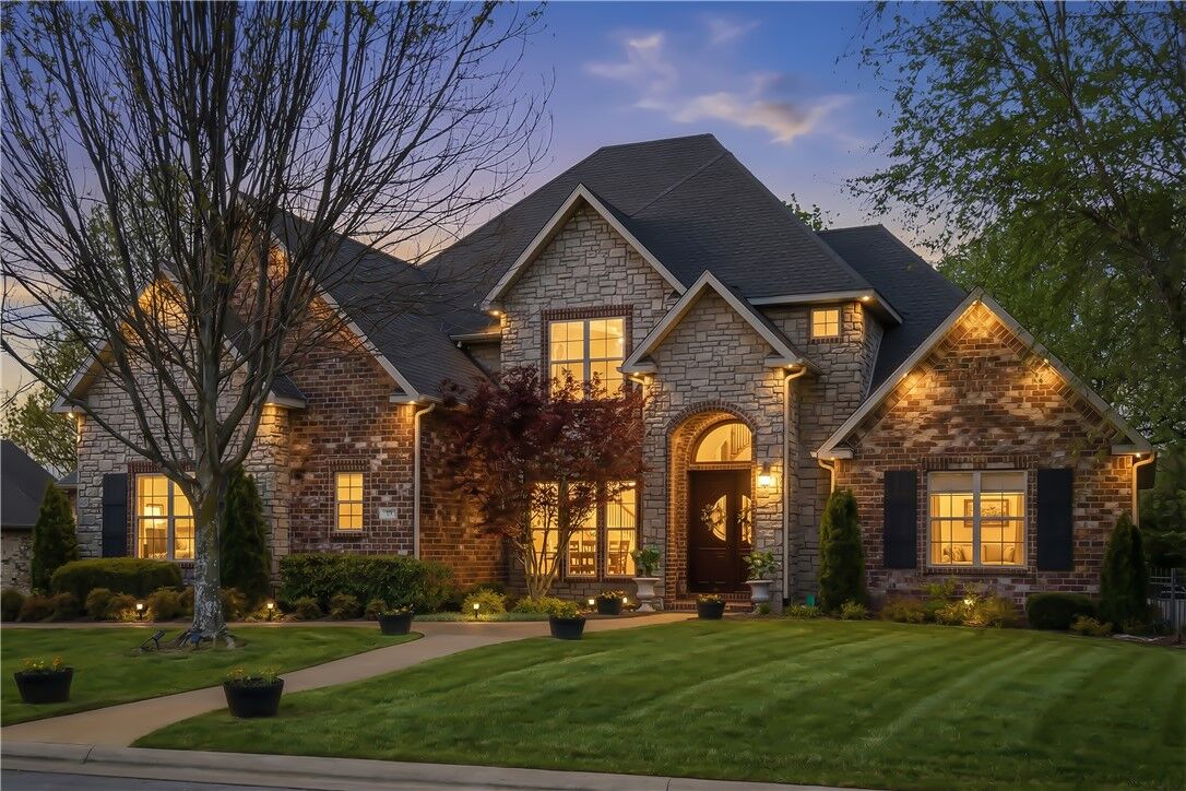 Property Photo:  19 W Nottingham Lane  AR 72758 