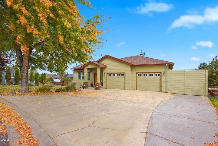 Property Photo: 2504 SW 32nd Street OR 97756