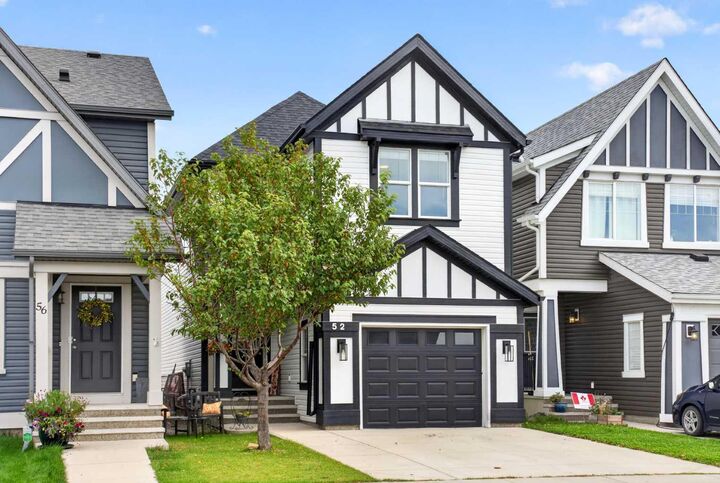 Property Photo:  52 Evansborough Way NW  AB T3P 0M3 