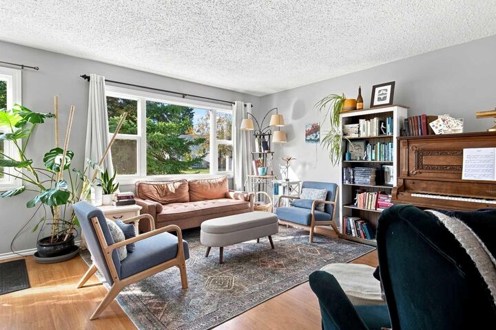 Property Photo: 9313 111 Avenue AB T8V 3G3