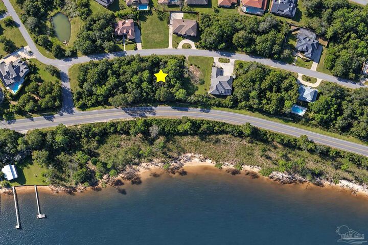 Property Photo:  3018 Pelican Ln  FL 32514 