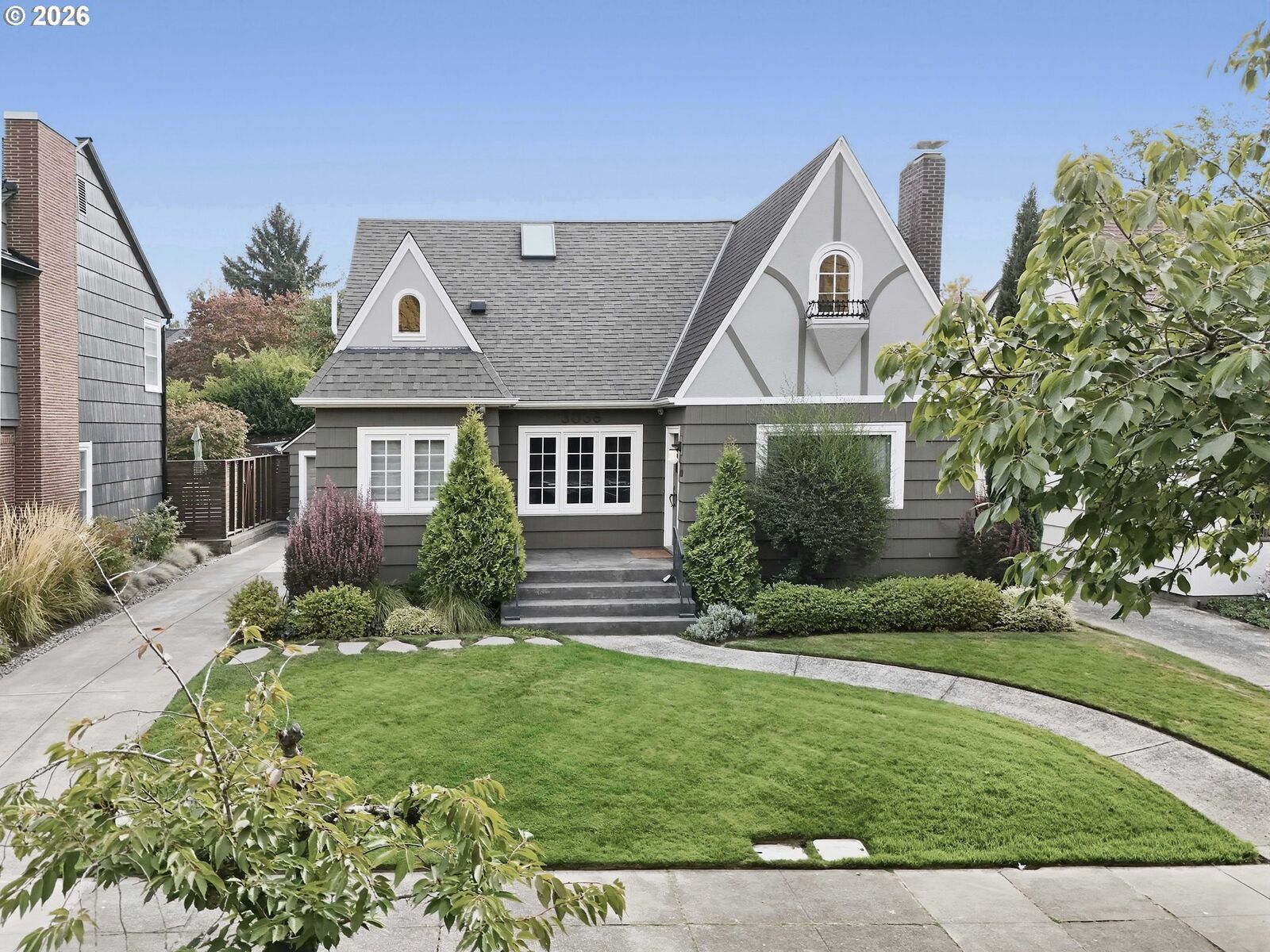 Property Photo:  3036 NE 32nd Pl  OR 97212 
