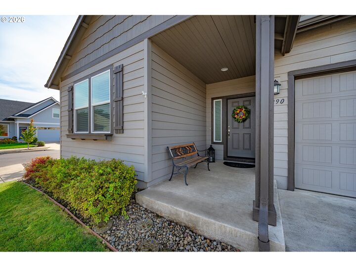 Property Photo: 1290 Tirion Ave OR 97404