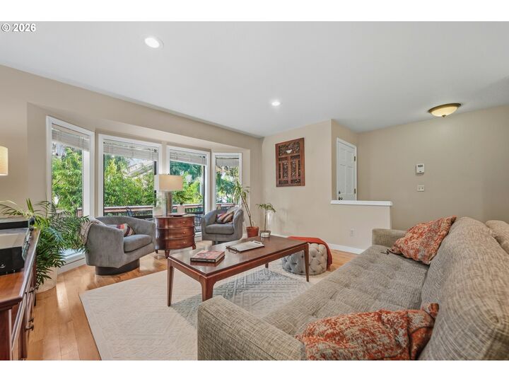 Property Photo: 3951 SW Canby St OR 97219