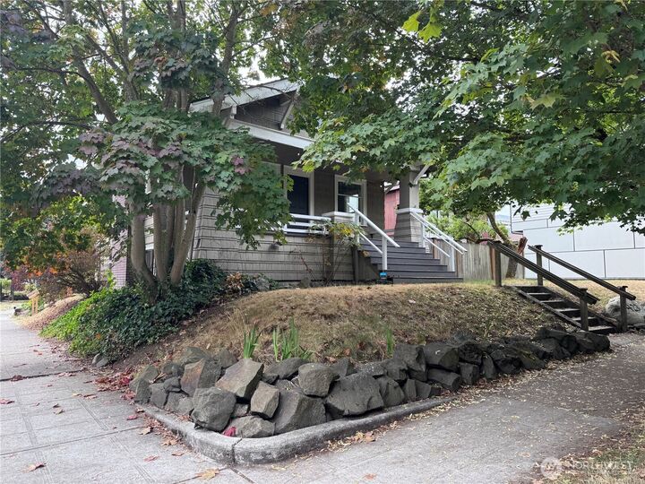 Property Photo: 423 N 50th Street WA 98103