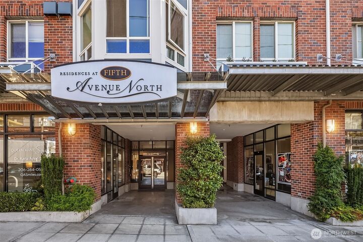 Property Photo:  812  5th Avenue N 410  WA 98109 