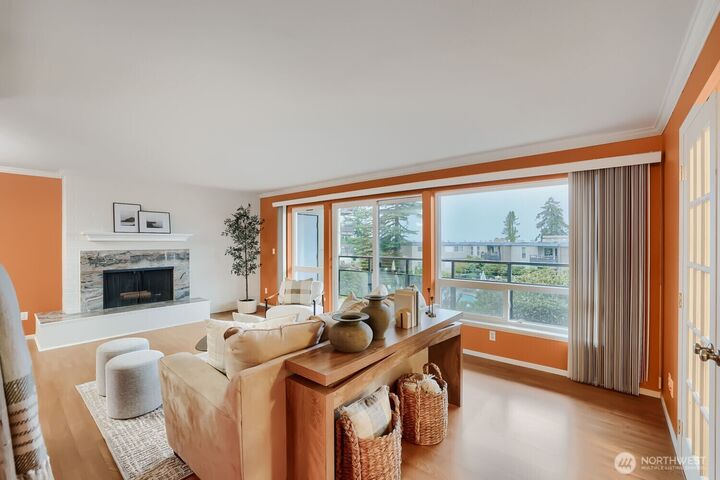 Property Photo: 550 Elm Way 206 WA 98020