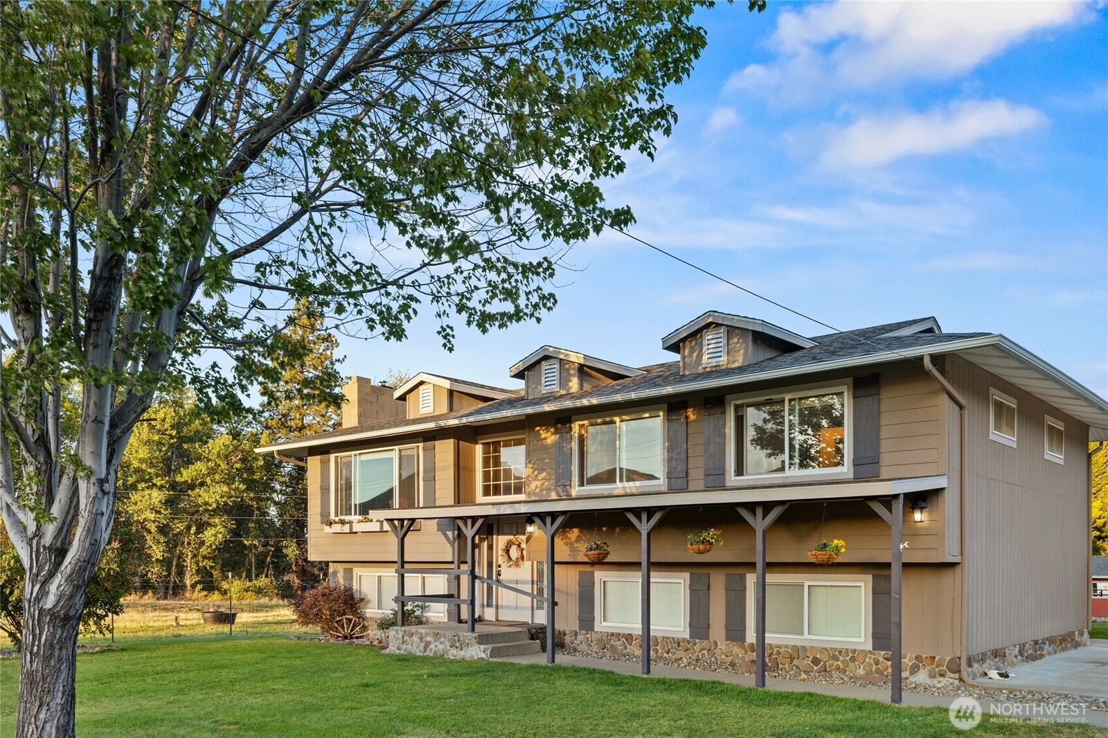 Property Photo:  7600  Manastash Road  WA 98926 