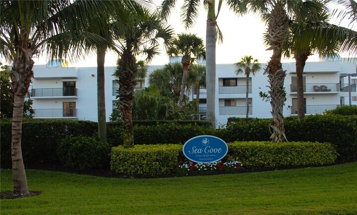 Property Photo:  1616 Ocean Drive 104  FL 32963 