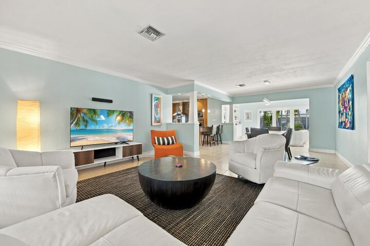 Property Photo:  4230 NE 19th Avenue  FL 33308 