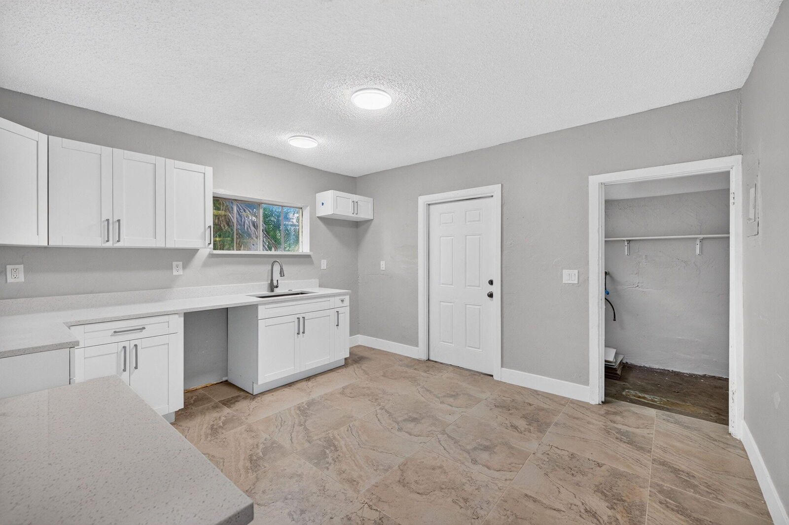 Property Photo:  2731 NW 6th Court  FL 33311 