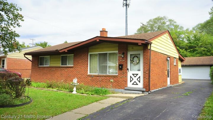 Property Photo:  4401 Cheyenne Avenue  MI 48507 
