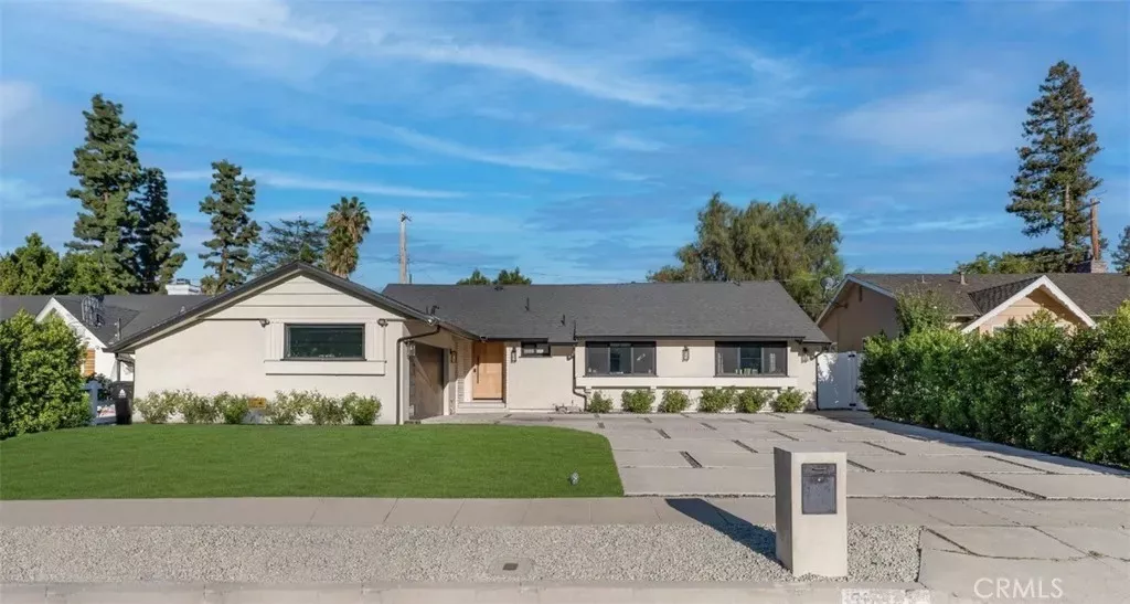 Property Photo:  5722 Le Sage Avenue  CA 91367 