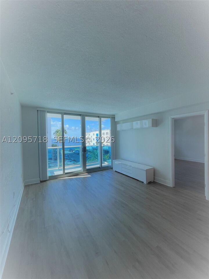 Property Photo: 7501 E Treasure Dr 3P FL 33141