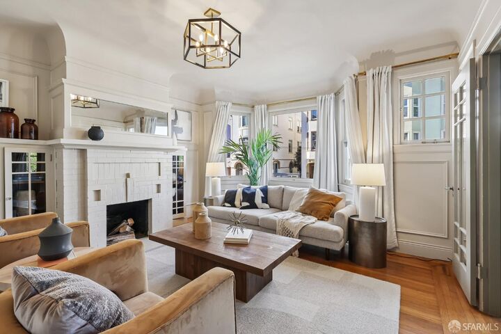 Property Photo:  735 Union Street  CA 94133 