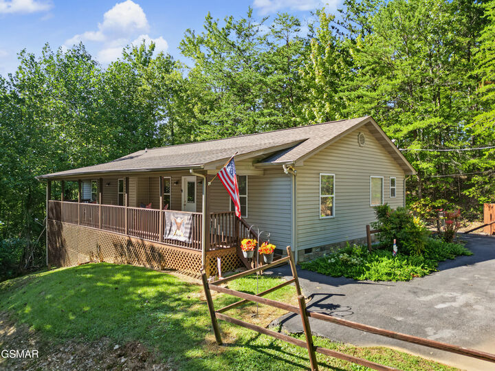 Property Photo:  1533 Honey Bee Cove Way  TN 37863 