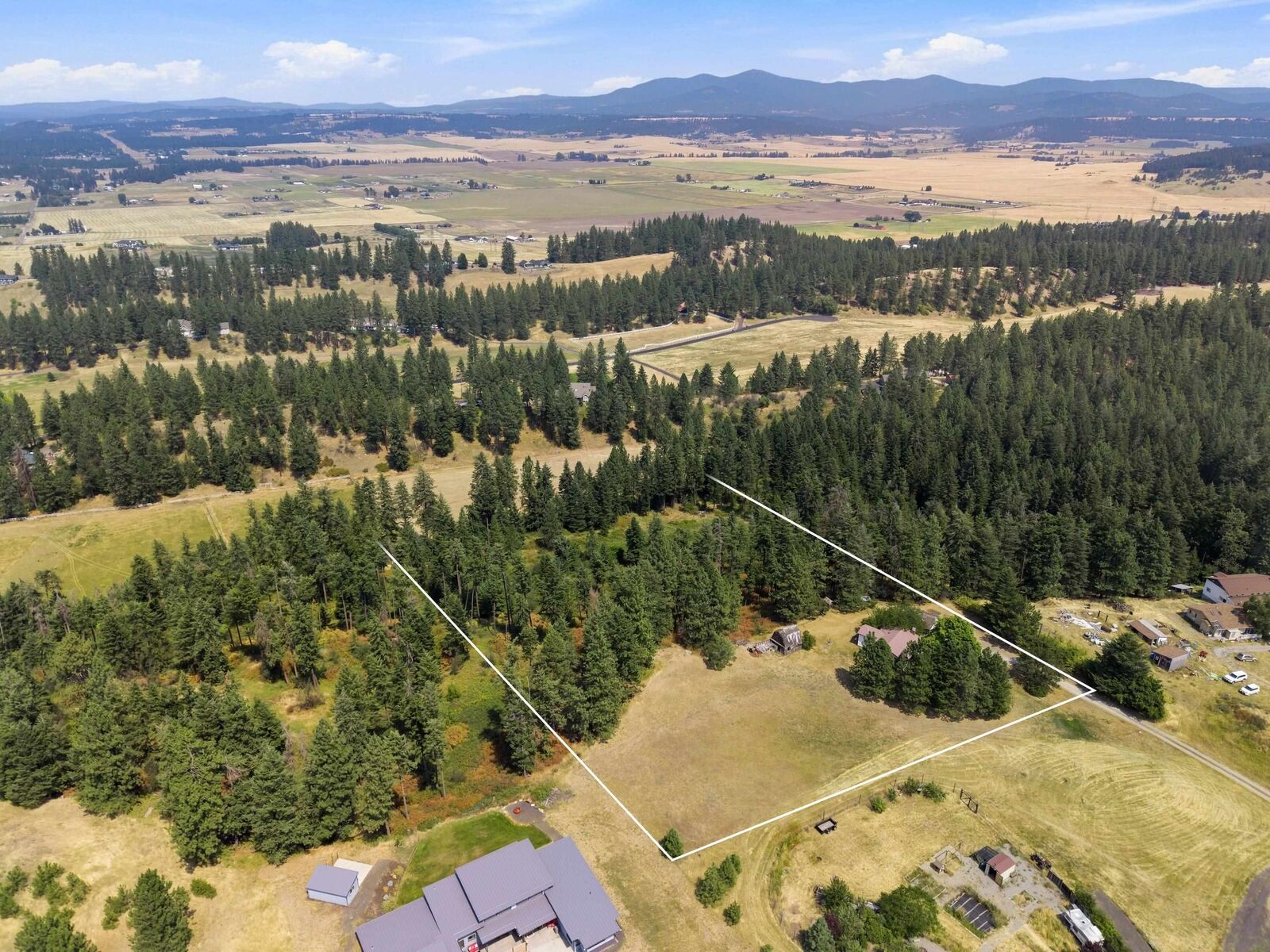 Property Photo:  5303 E Orchard Rd  WA 99217 