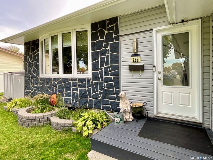 Property Photo:  255 Litzenberger Crescent  SK S4R 7A2 