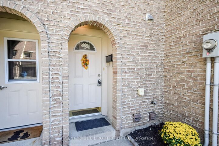Property Photo:  67 Fittons Road E 18  ON L3V 2J2 