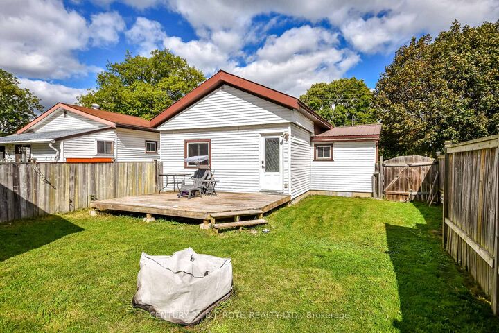 Property Photo:  381 Forest Avenue S  ON L3V 3Z2 