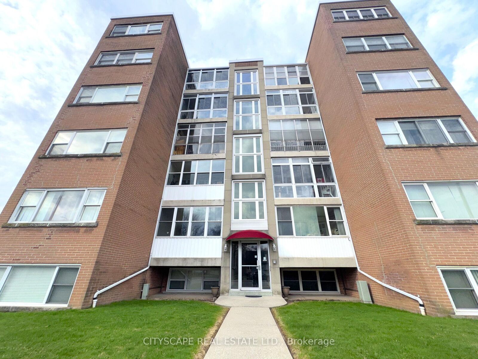 Property Photo:  824 Brant Street 25  ON L7R 2J5 