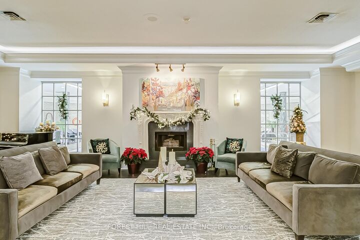 Property Photo:  55 Kingsbridge Garden Circle Ph7  ON L5R 1Y1 
