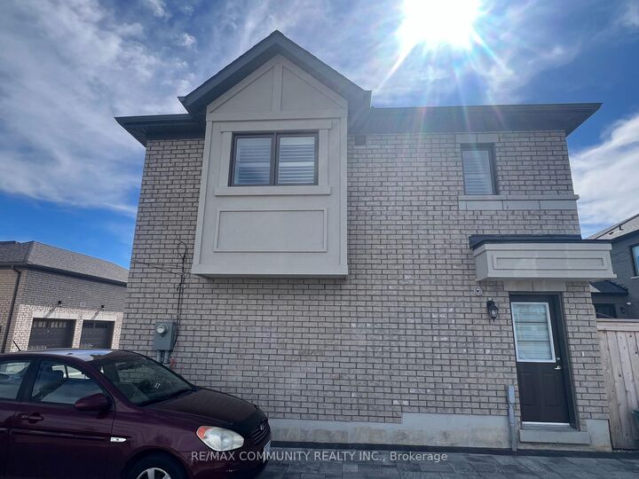 Property Photo:  3570 Bur Oak Avenue Coach House  ON L6B 1R8 