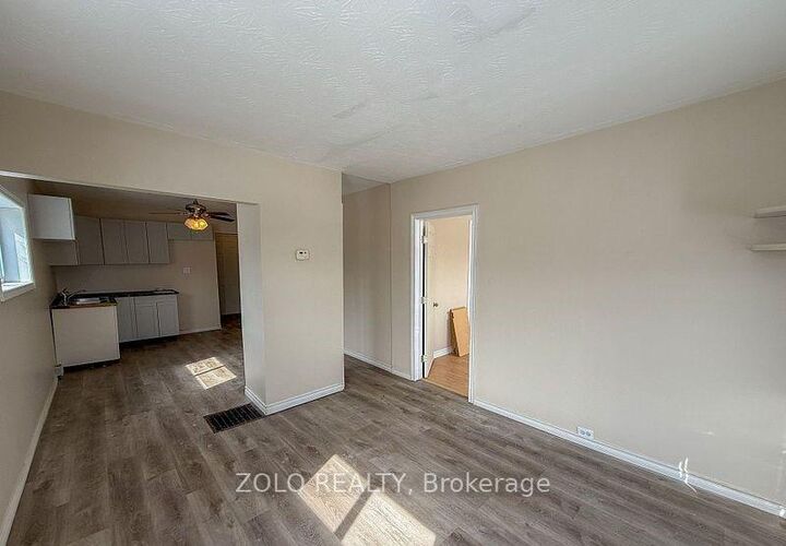 Property Photo:  309 Cedar Street N  ON P4N 6J7 