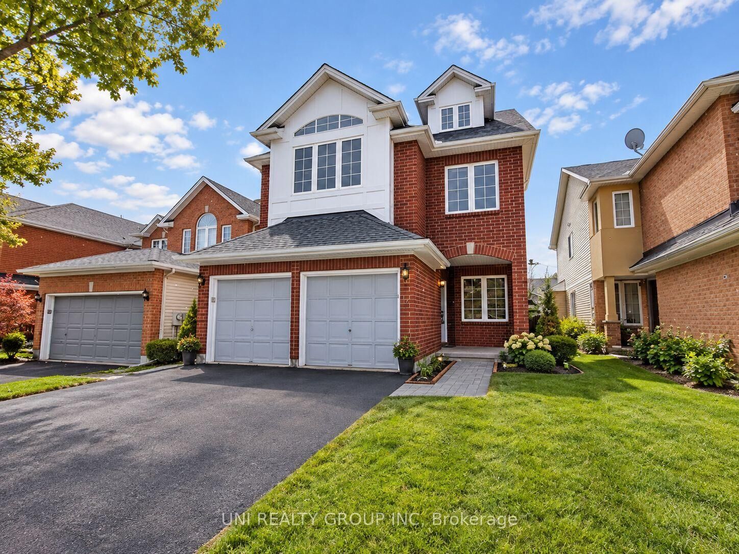 Property Photo:  12 Staten Way  ON K2C 4E7 