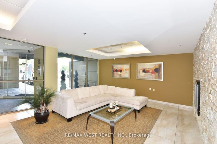 Property Photo: 920 Sheppard Avenue E 705 ON M3H 0A2