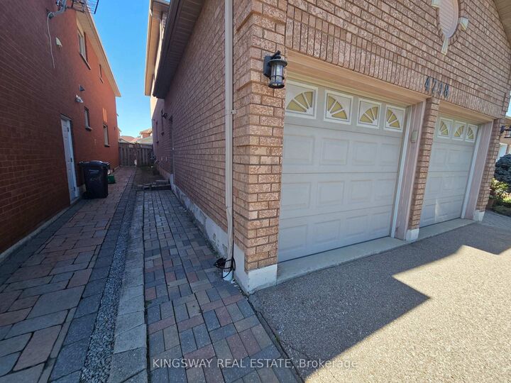 Property Photo:  4798 Crystal Rose Drive Basement Apt  ON L5V 1G9 