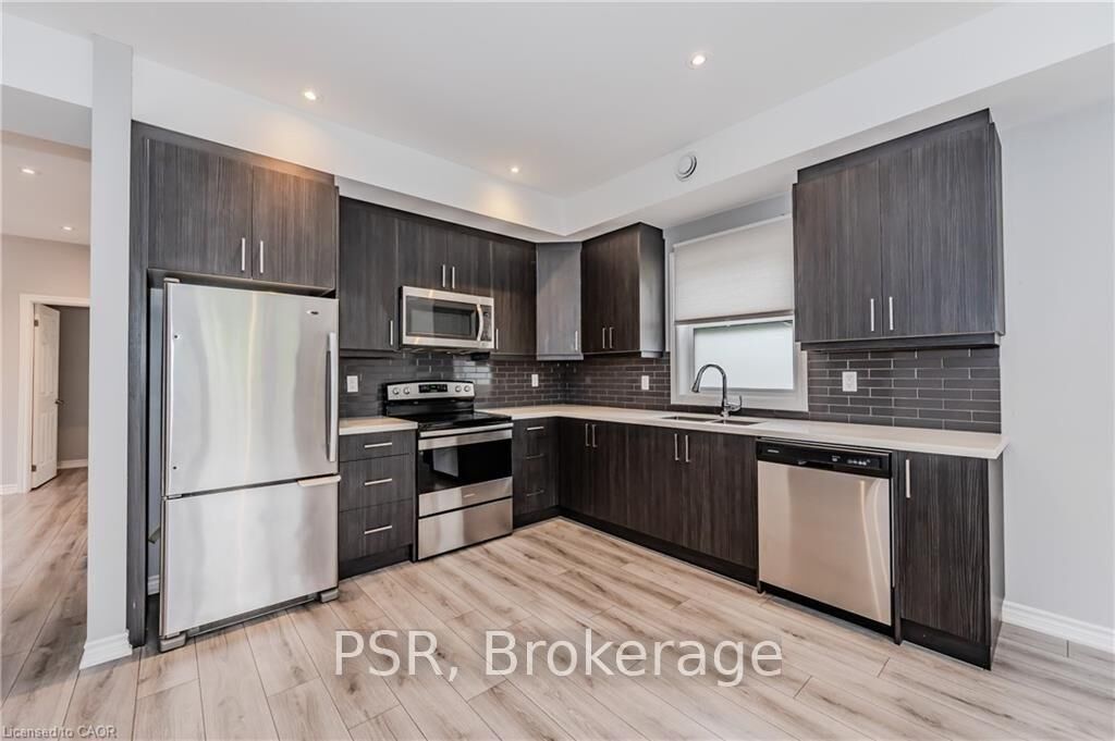 Property Photo:  17 Mary Street 3  ON N2H 3P9 