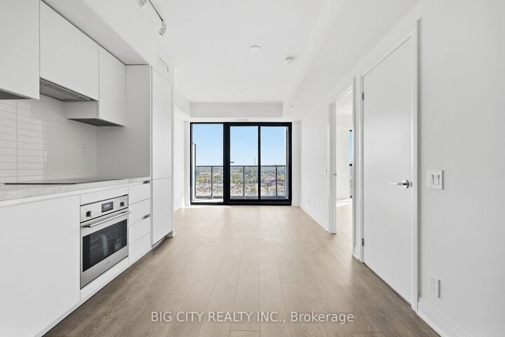 Property Photo:  25 Frederick Todd Way 1101  ON M4G 0E8 