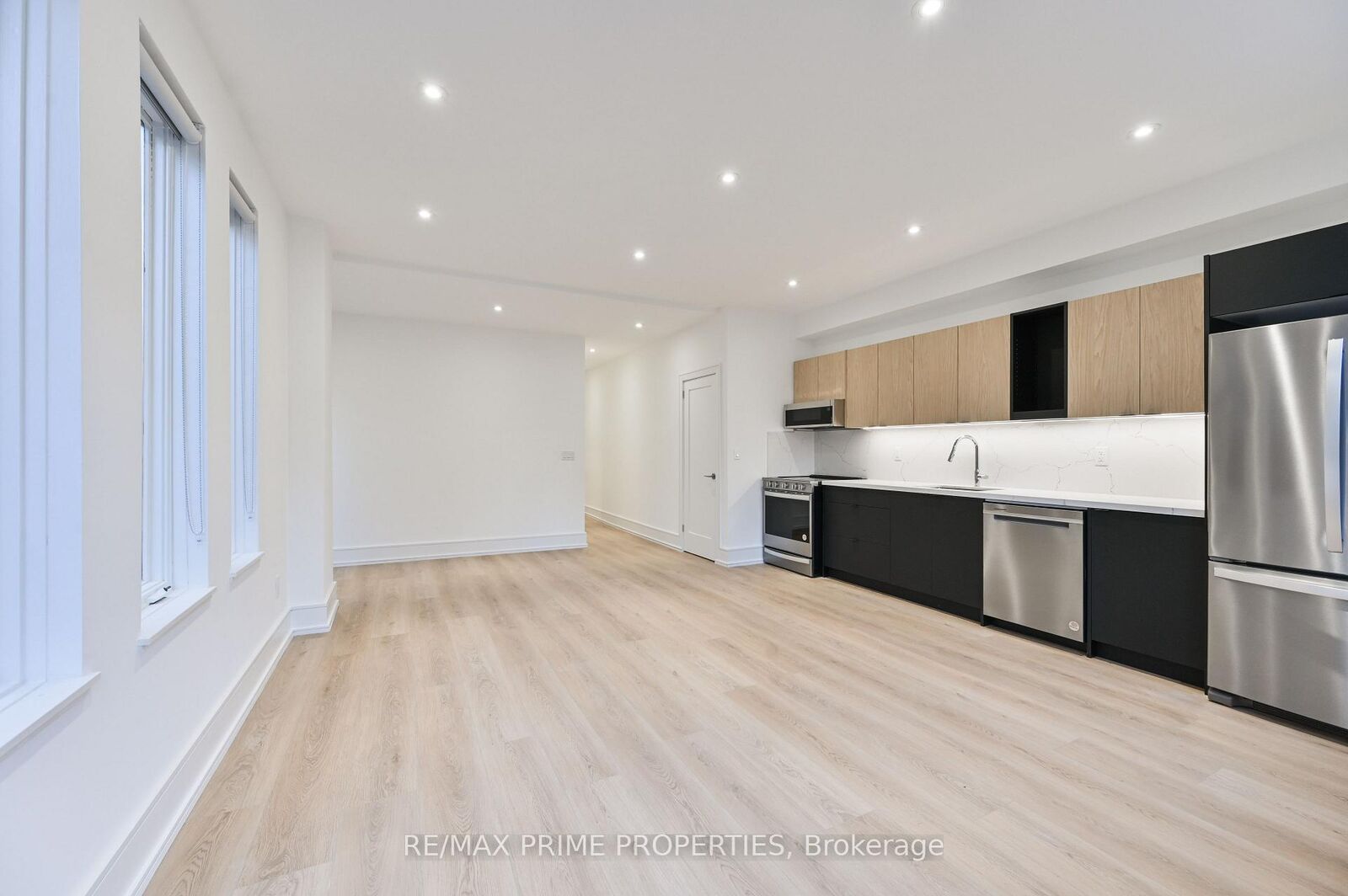 Property Photo: 995 Dufferin Street Lower ON M6H 4B2