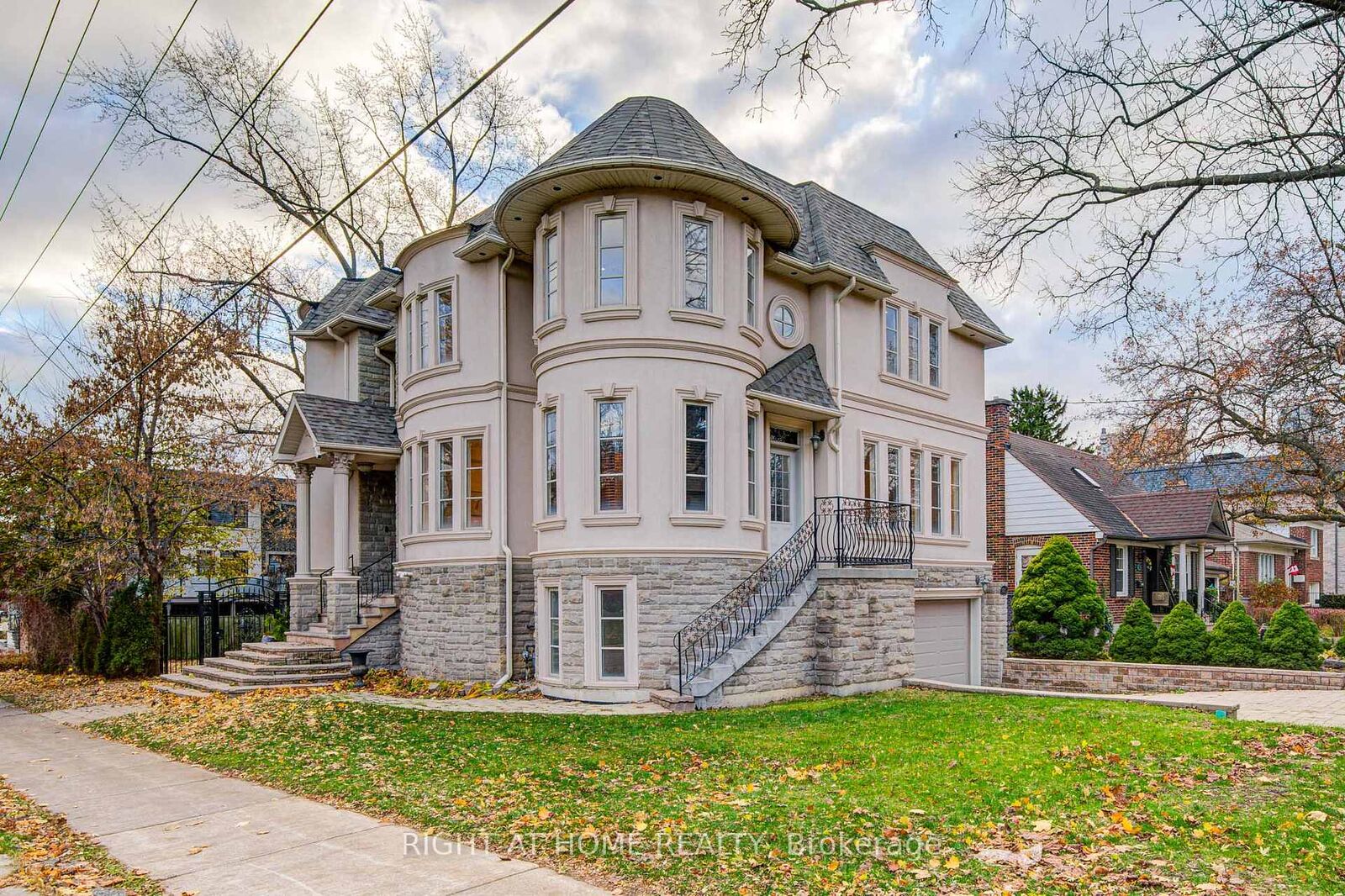 Property Photo:  125 Kingsdale Avenue  ON M2N 3W5 
