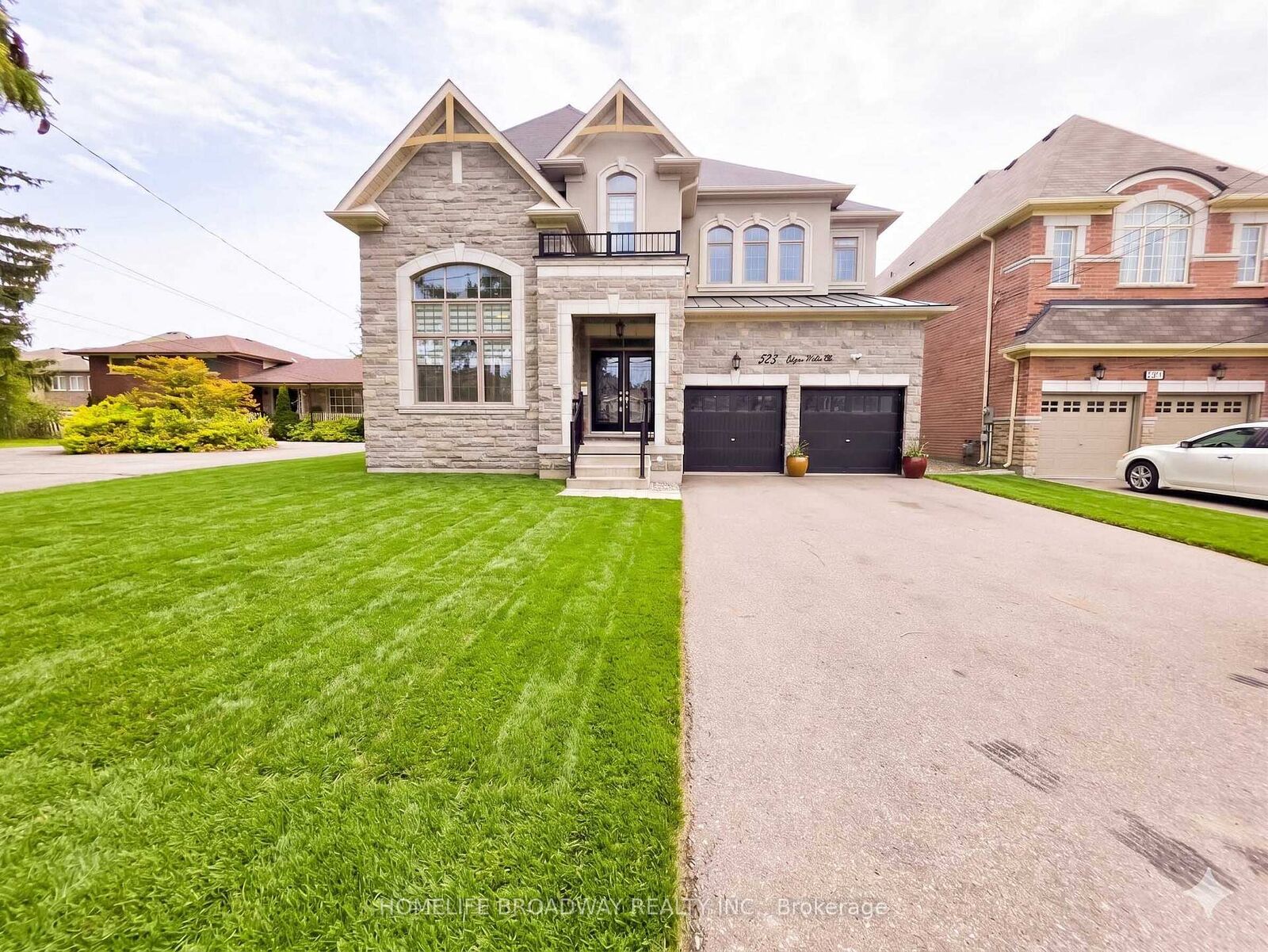 Property Photo:  525 Elgin Mills Road W  ON L4C 4M3 