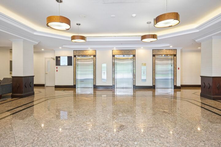 Property Photo:  2155 Burnhamthorpe Road 1211  ON L5L 5P4 