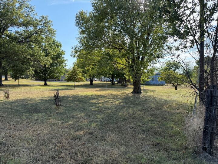 Property Photo:  105 Leaning Tree Road  OK 74434 