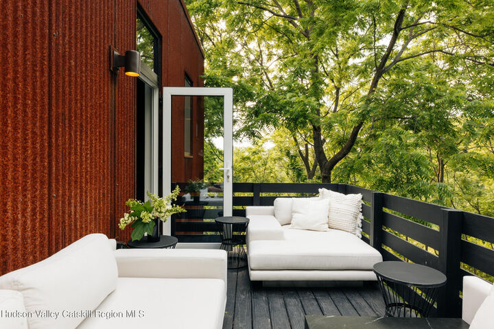 Property Photo: 402 Washington NY 12534