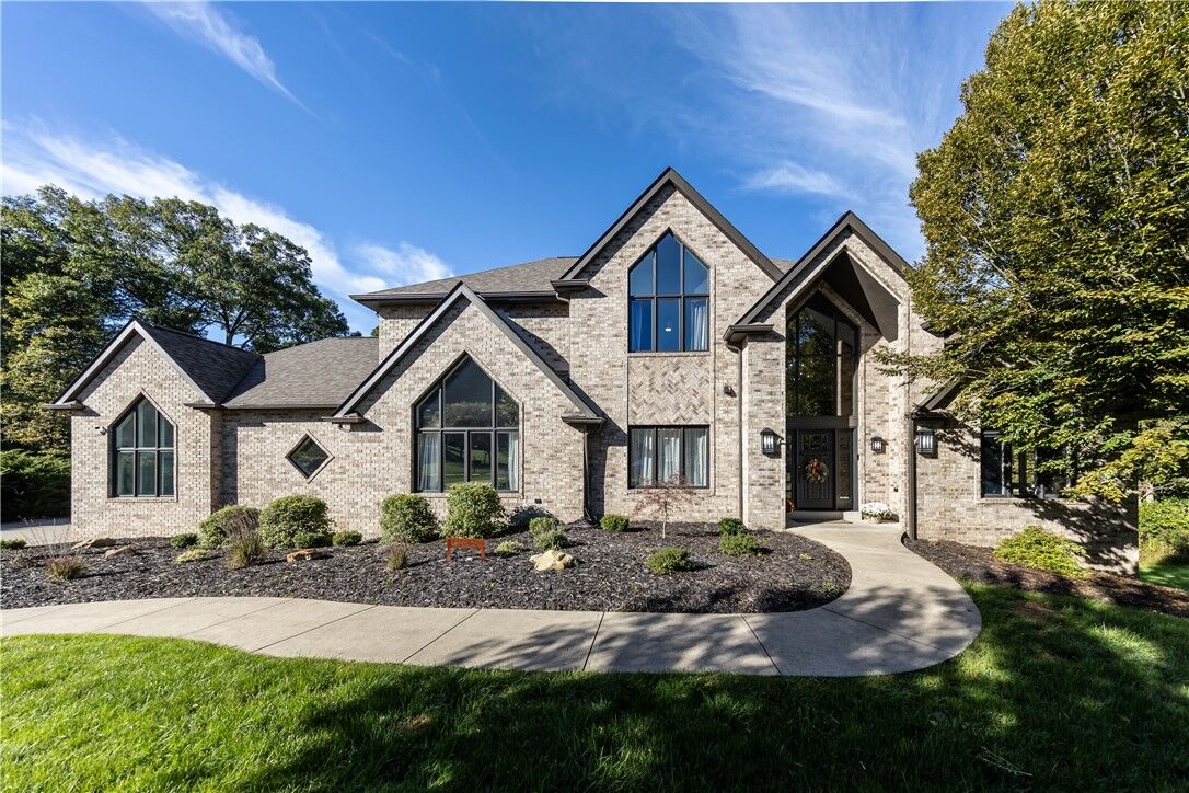 Property Photo:  421 Lenox Ct  PA 15044 