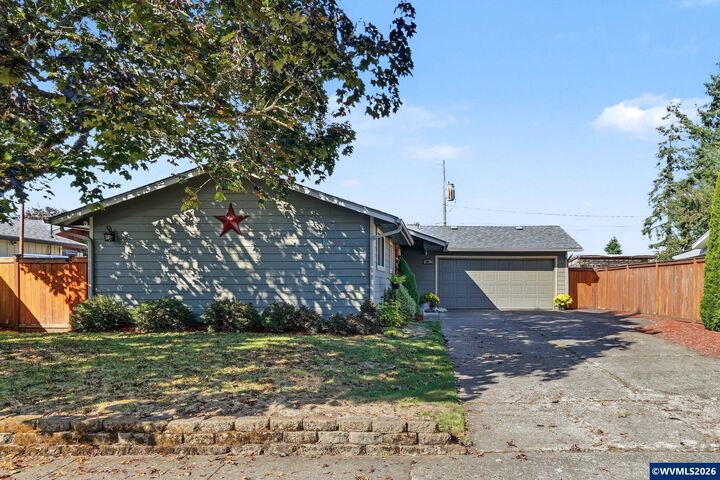 Property Photo: 601 30th Av SE OR 97322
