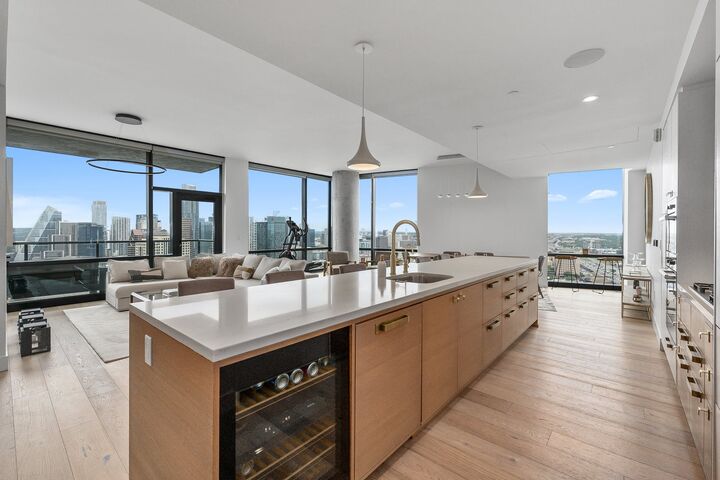 Property Photo: 70 Rainey Street 2806 TX 78701
