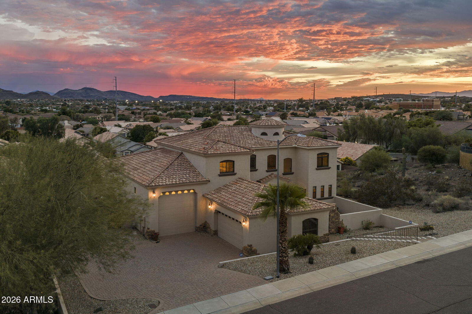 Property Photo:  2109 E Kerry Lane  AZ 85024 
