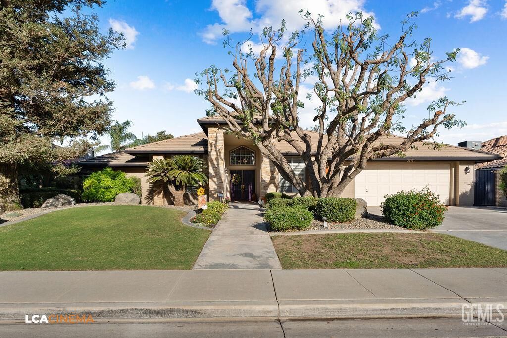 Property Photo:  2512 Oak View Court  CA 93311 