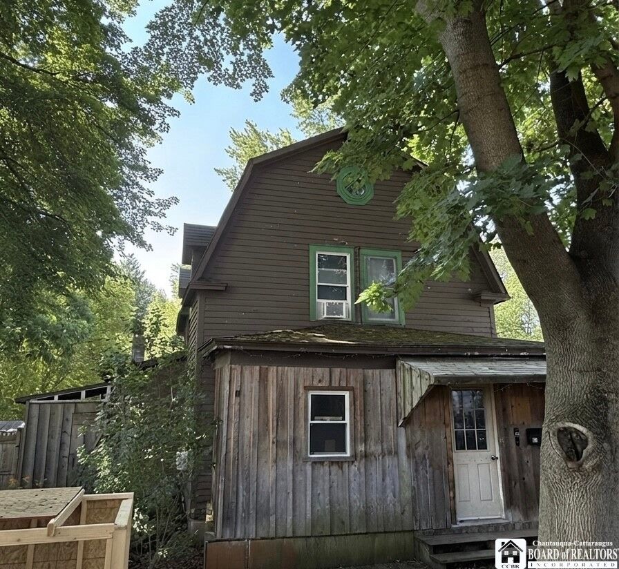 Property Photo:  86 #Hf E Hanover Street  NY 14895 